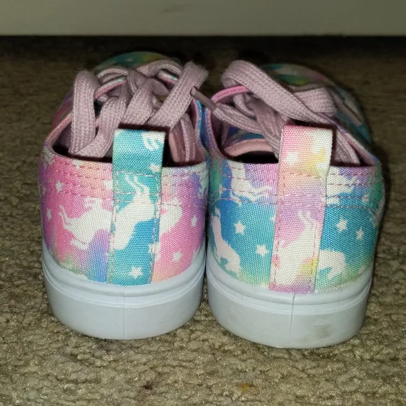 Kid's size 2 sneakers - Picture 4 of 6